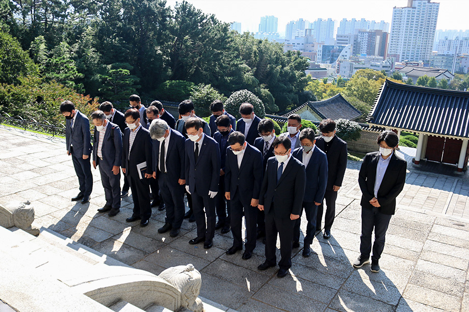 부산테크노파크, 충렬사 참배